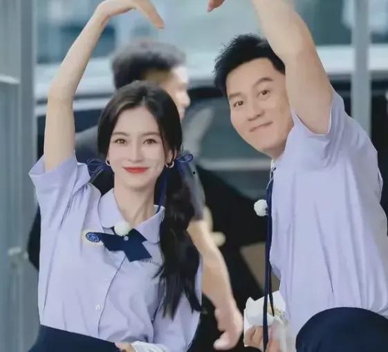 娱乐圈爆料情感,明星恋情疑曝光，情感纠葛再掀波澜